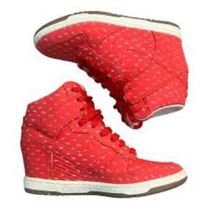 Size 7.5 - Nike Dunk Sky Print High Hyper Red W